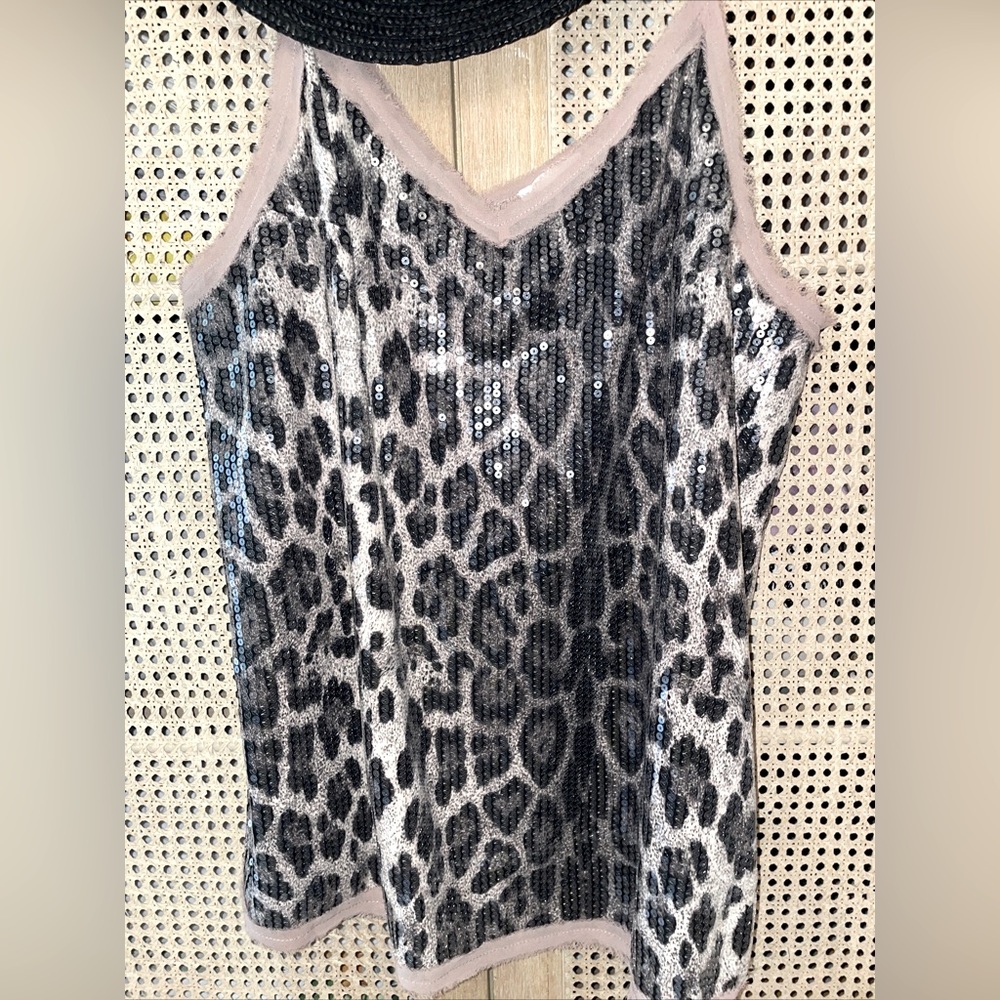 Entro Sequin V-Neck Leopard Print Top Size XL